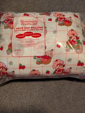 Brand New Strawberry Shortcake Print - 2-Pack Bed Pillows